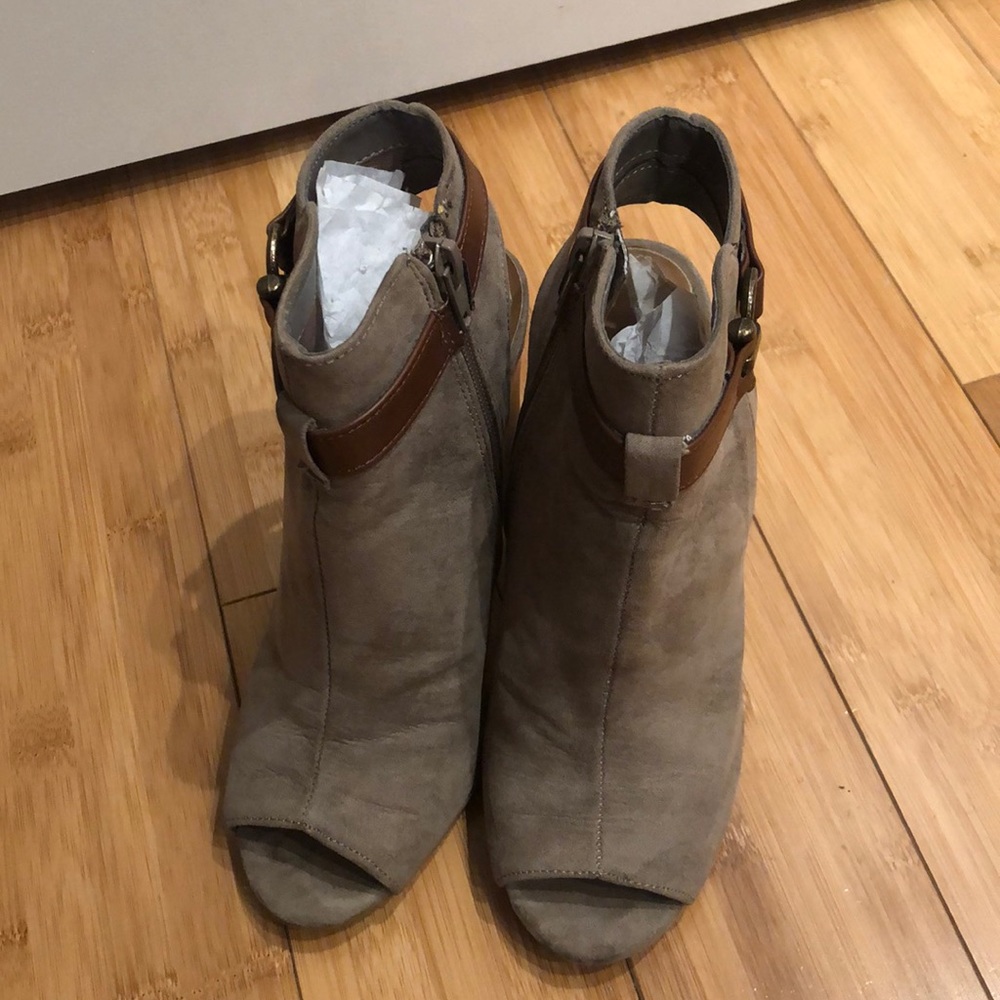 Open toe booties - Picture 2 of 5